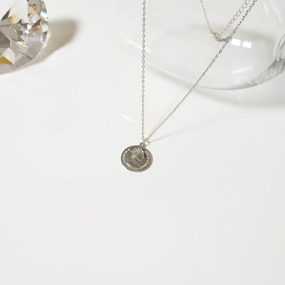 Stylish Lady Silver Coin Pendant Necklace Jewelry (11621876)