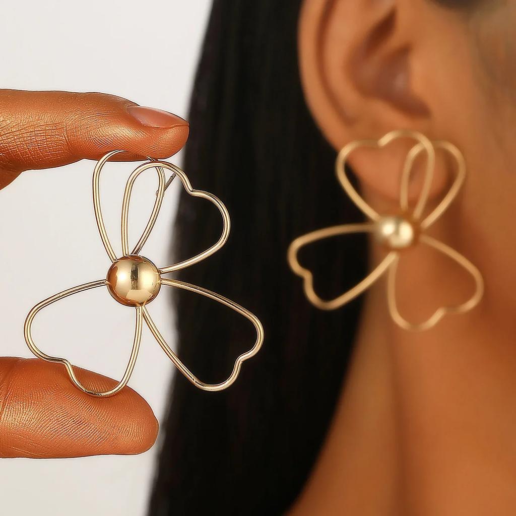 Personality Big Flower Hollow Metal Line Stud Earrings for Women Temperament Trend Wrapped Vintage Petal Jewelry Accessories