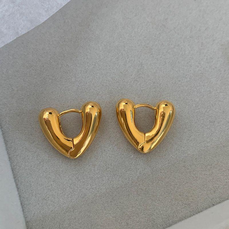 Accessible Luxury European and American Metal Women s Heart Shaped Cold Sex Style Ear Clip Golden Hollow Trumpet
