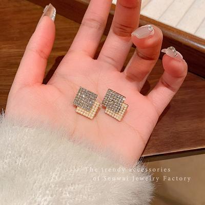 Korean Version Full of Diamonds, Pearl Rhombus Earrings, Femininity, Spice Girl Stud Earrings, Retro Hong Kong Style Earrings.
