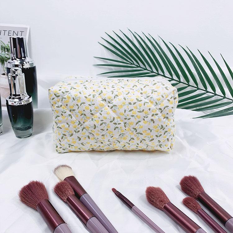 Floral Cosmetic Bag, Small, Fresh and Simple Toilet Bag, Clutch Bag, Portable Storage Bag.