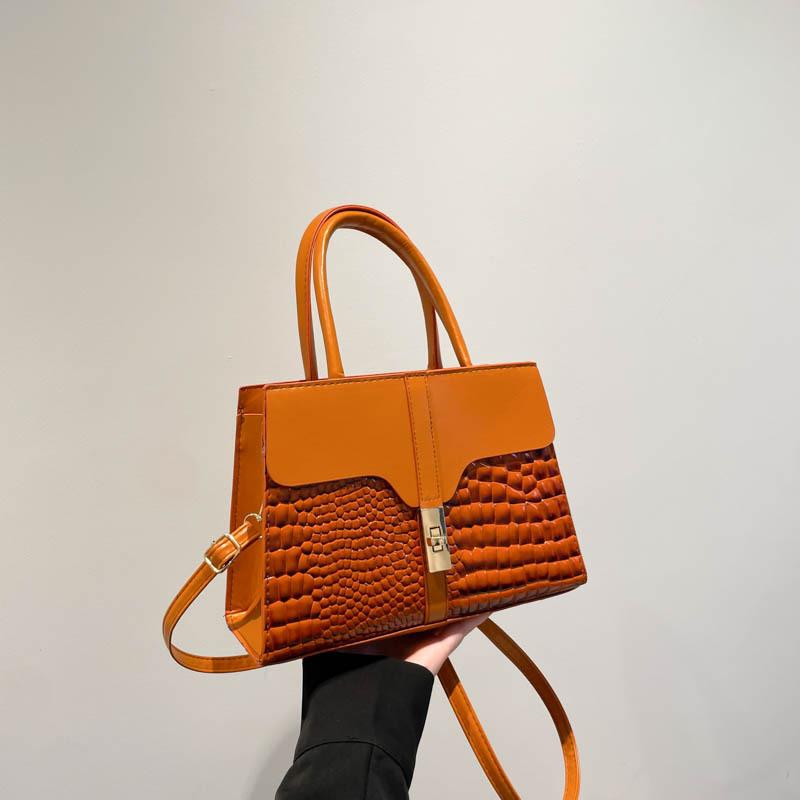 

Niche small bag women s handbag autumn 2025 temperament commuting Korean version new personalized messenger bag small square bag коричневый