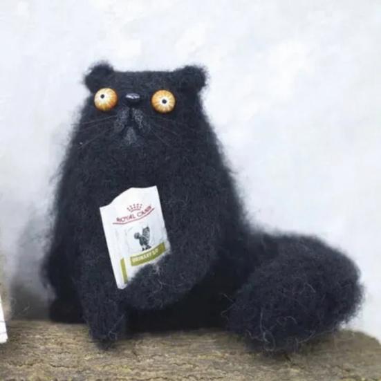 Handmade Wool Felt Doll Panicked Big-Eyed Weirdo Plush Toy Quirky Googly Eyes Figurines Unique Character Soft Collectible Gift for Whimsy Lovers