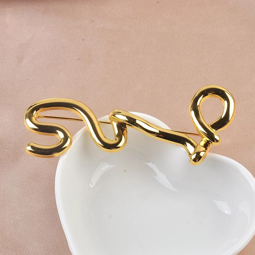 Creative Personalize Letter Brooch for Unique Styles In Various Occasions With Sturdy Alloy Materials Daily Use