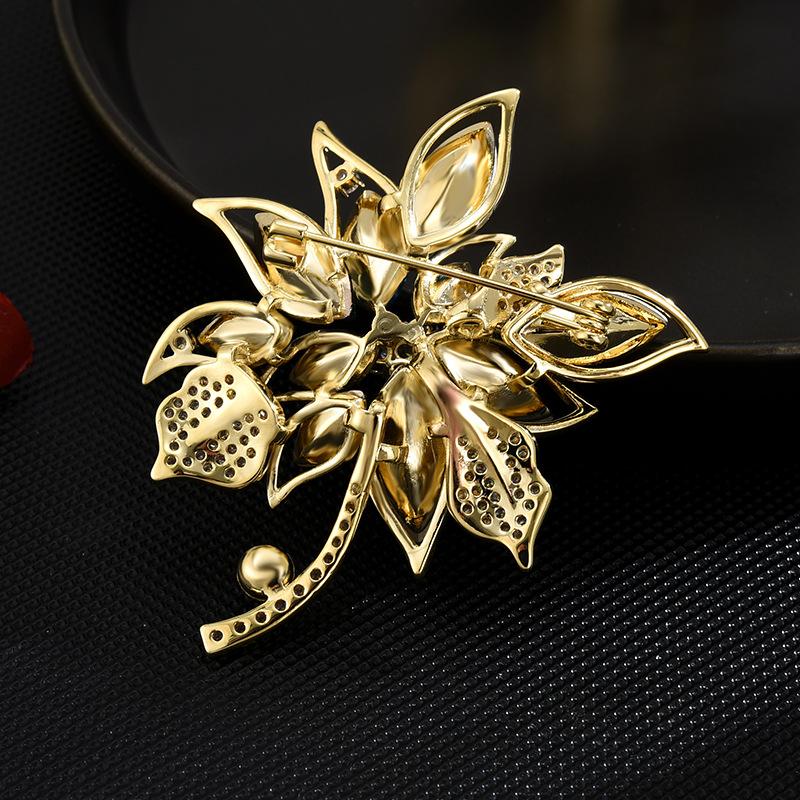 Autumn And Winter New Korean Version Crystal Brooch Blue Women'S Corsage Slightly Inlaid Zircon Copper Gold-Plated Pin Clothing Accessories