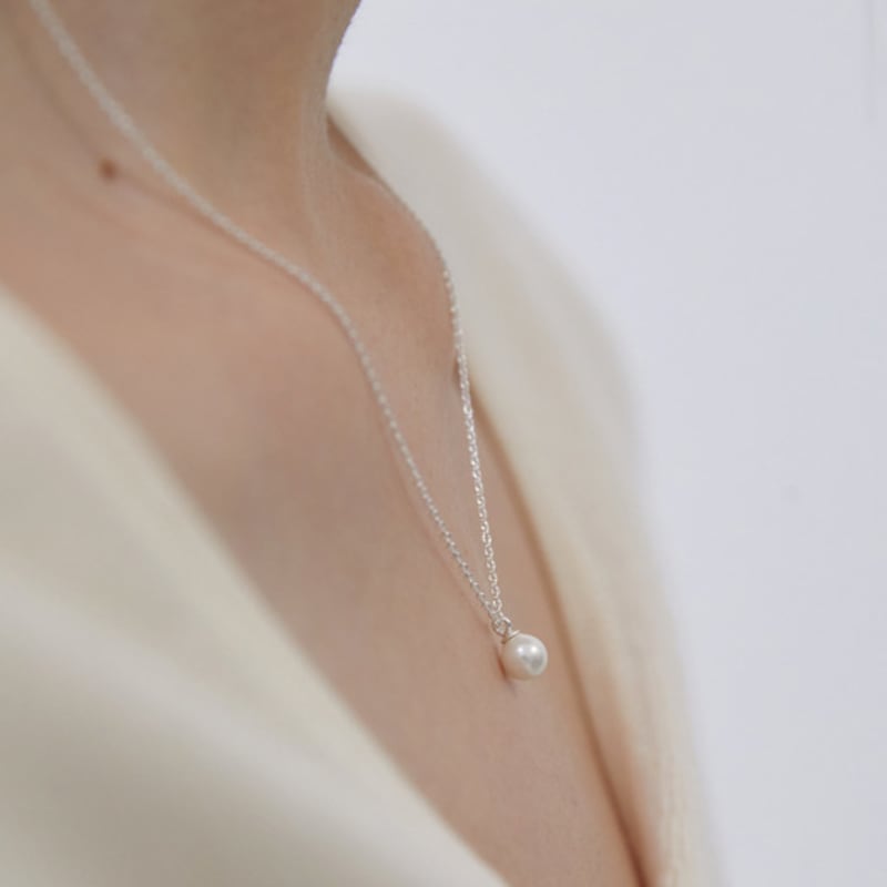 byweekend Minimal pearl necklace