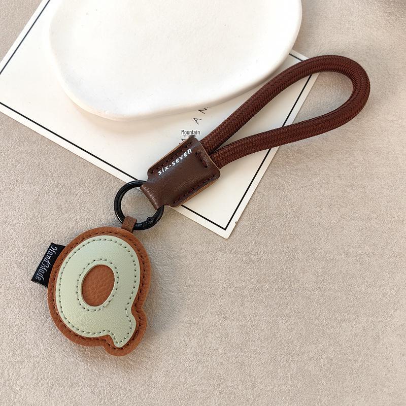 Exquisite Leather Keychain: 26 English Letters - Simple Couple Style Bag Charm, Ideal Small Gift