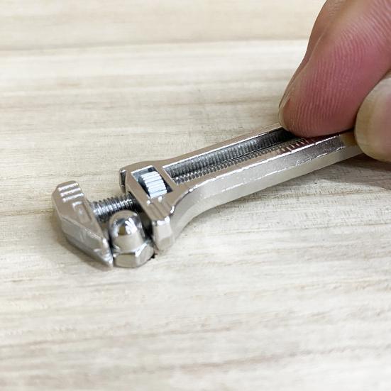 Breloc Multitool Deschizător de Sticle Cheie Curățător de Unghii Șubler Compact Aliaj de Titan Instrument EDC pentru Exterior