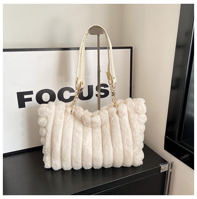 2025 Autumn Plush Single Shoulder Handbag: Women's Casual Large-Capacity Underarm Bag