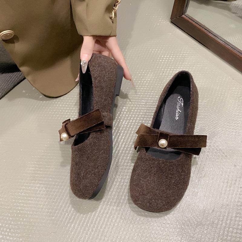 

Winter gentle Mary Jane shoes summer bow retro fluffy shoes women s pearl single shoes inner height increase small 40 темно-коричневого