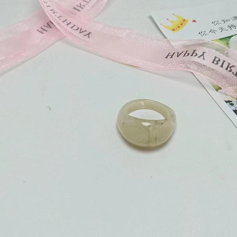 Sada prstenů z pryskyřice a acetátu v mixu barev, kulatý a čtvercový, pro ženy