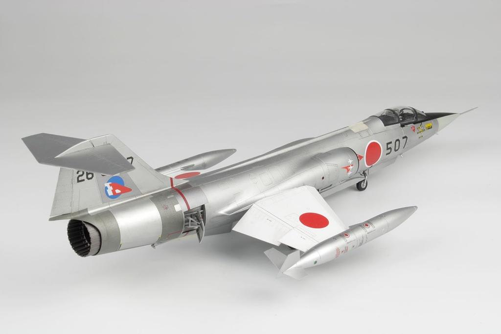 PLATZ 1/48 Scale Air Self-Defense Force F-104J Starfighter "Glory" Air Combat Competition 1980 205th Squadron Plastic Model AE-41 (Airplane)