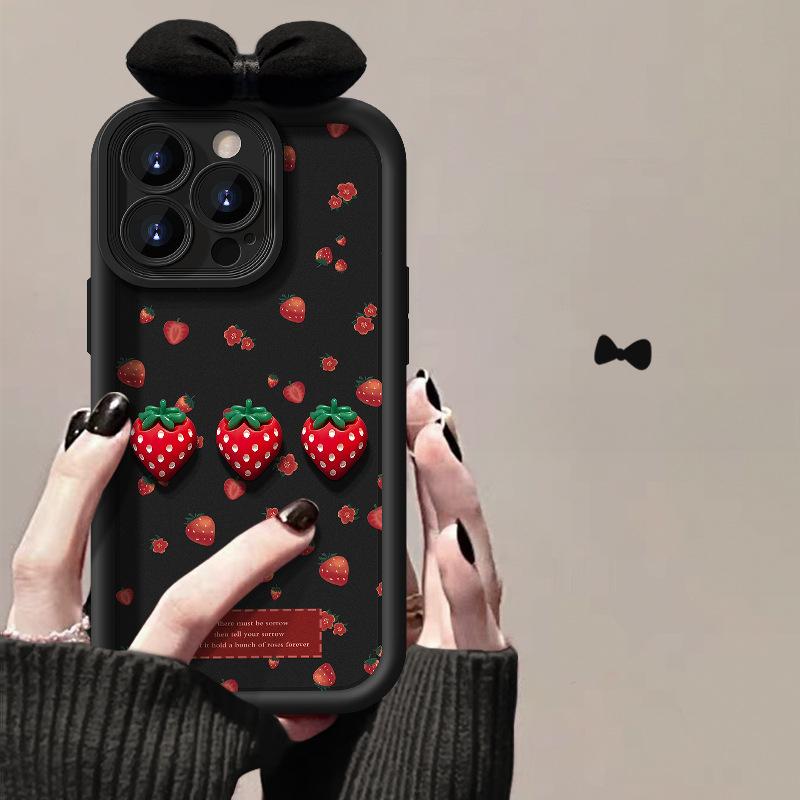 Anwendbar auf Apple 15 Handyhülle IPhone 13/14promax Erdbeerpuppe Schleife 12/11 Mattes Silikon
