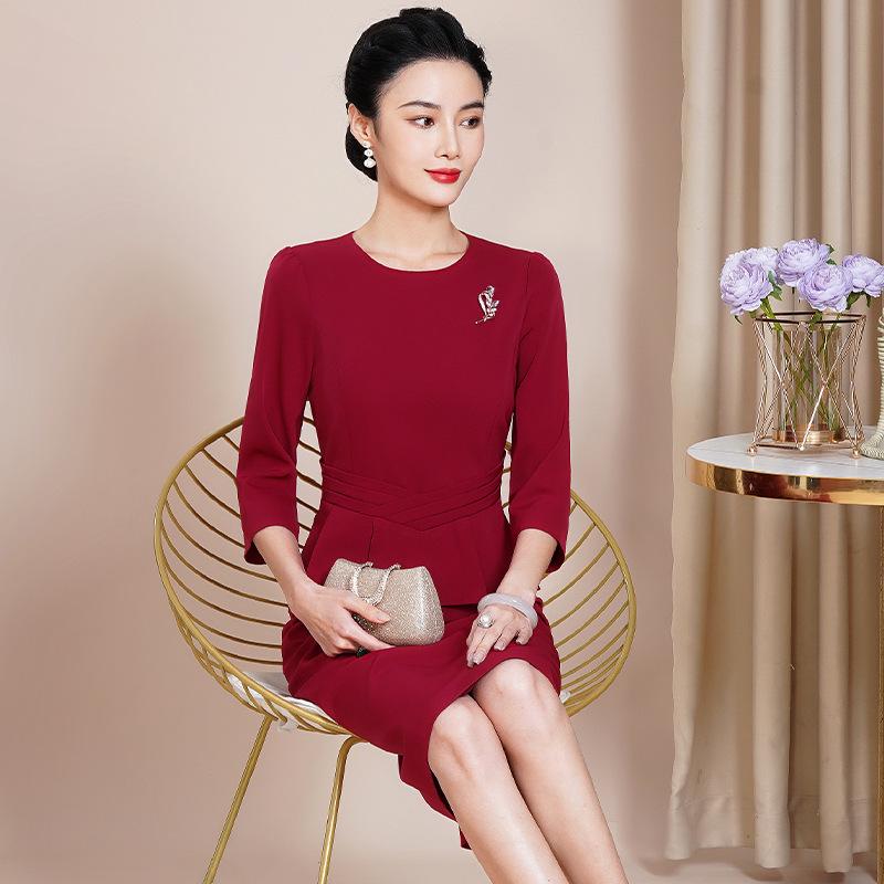 2023 Autumn Elegant Red Ruffled Two-Piece Slimming Dress for Young Mothers
