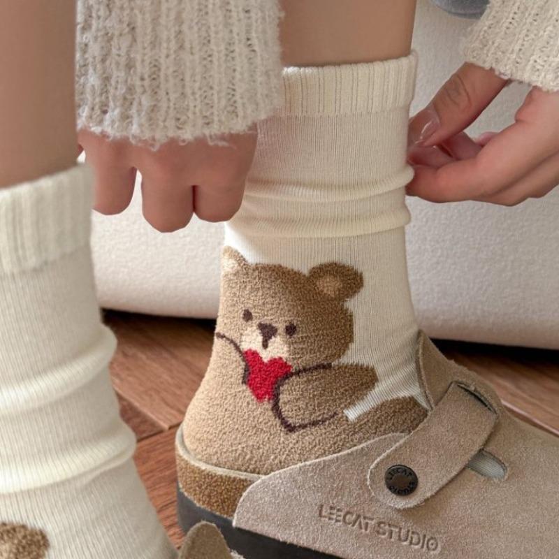 Diese Herbst- und Winterkollektion bietet Plüschtier-Cartoon-Socken aus reiner Baumwolle in mittlerer Wadenlänge für Damen mit einem niedlichen Schulstil.