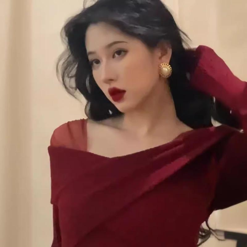 Engagement toasts Bridal red robe light luxury niche high-end party high-end sense one-word shoulder knitted dress