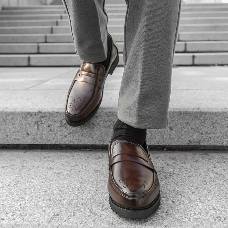 Fashion Size 38-46 Vintage Men Loafers Black Brown Men Comfortable Fashionable Small Leather Shoes American Banquet Business Dress Shoes