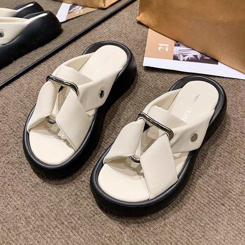 2025 Summer New French Twist Ring Casual Cool Slippers Thick Bottom Round Head Fashion Wear One Word Slippers Tide