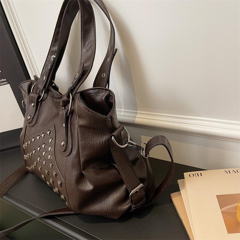 Vintage Large Capacity Rivet Tote Bag Women's Shoulder Underarm Bag