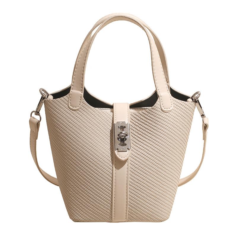 Korean version of casual high-quality temperament simple portable bucket bag women's versatile commuter messenger bag bag