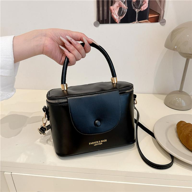 

Premium texture solid color popular new versatile small square bag femininity foreign leisure commuting versatile messenger bag чёрный