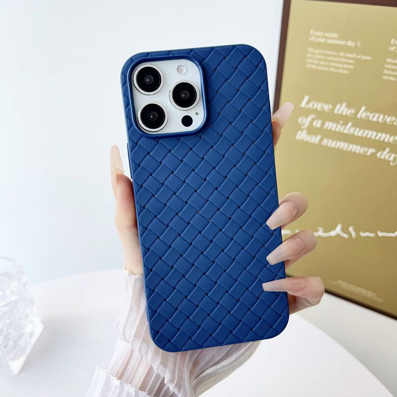

Подходит для iPhone16Promax Чехол для мобильного телефона с плетеным узором для iPhone15/14 Воздухопроницаемый Теплоотвод и Защита от падения Apple 6G/7G/8G Universal чёрный