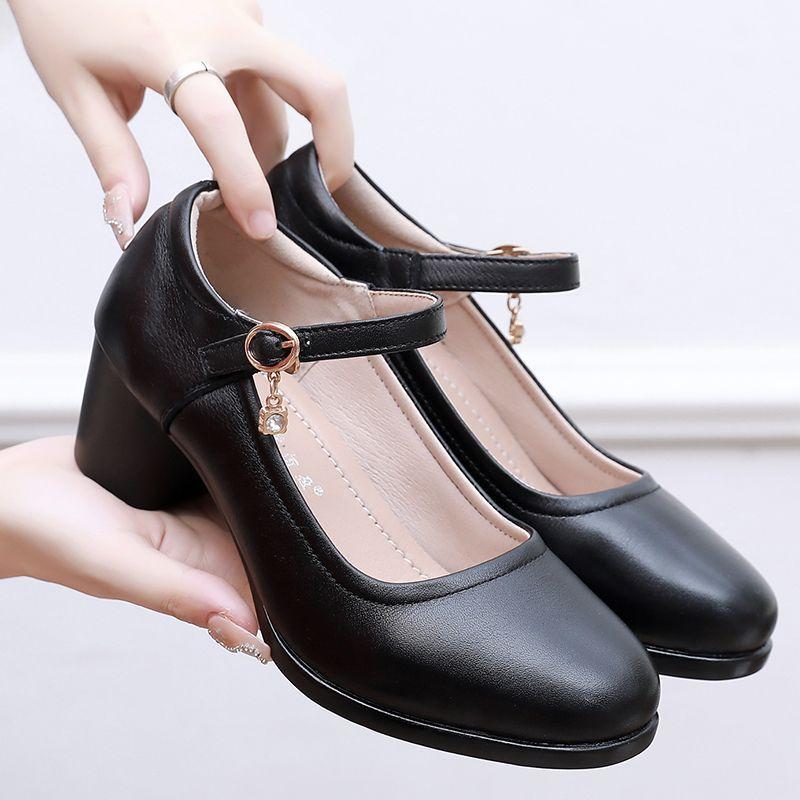 

Cowhide work shoes, soft soles, soft surfaces, medium heels, thick heels, professional shoes, women s cow tendon soles, mother s single shoes 34 чорний