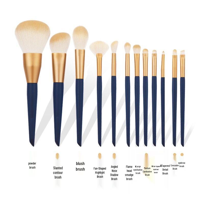 

Набор из 12 кистей для макияжа: Портативные кисти для тональной основы, консилера, румян, хайлайтера и рассыпчатой пудры.