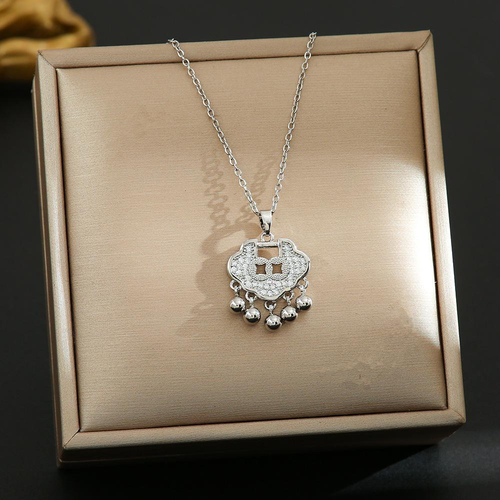 Four Leaf Clover Pendant Necklace For Women Fashionable Zircon Crystal Adjustable Chain Delicate And Versatile Jewelry