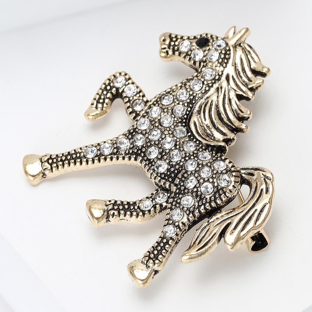 Rhinestone Horse Brooch for Women Animal Lapel Pins Party Accessories New Year Gifts