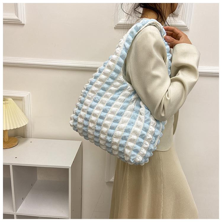 Женская сумка в клетку с изображением иностранного газа и пузыря — фото 8