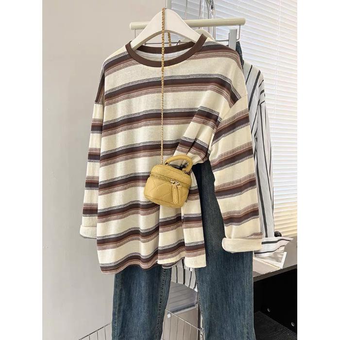 

Женская черная полосатая футболка с длинным рукавом, тренд Весна/Осень 2025, дизайнерский вид, уникальная база, свободный крой M (up to 60 kg) кофейный