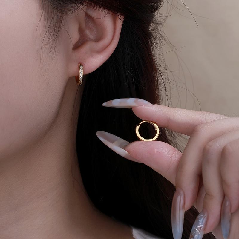 Elegant Zircon Geometric Ear Cuffs: European & American High-End Fashion Accessories for Women