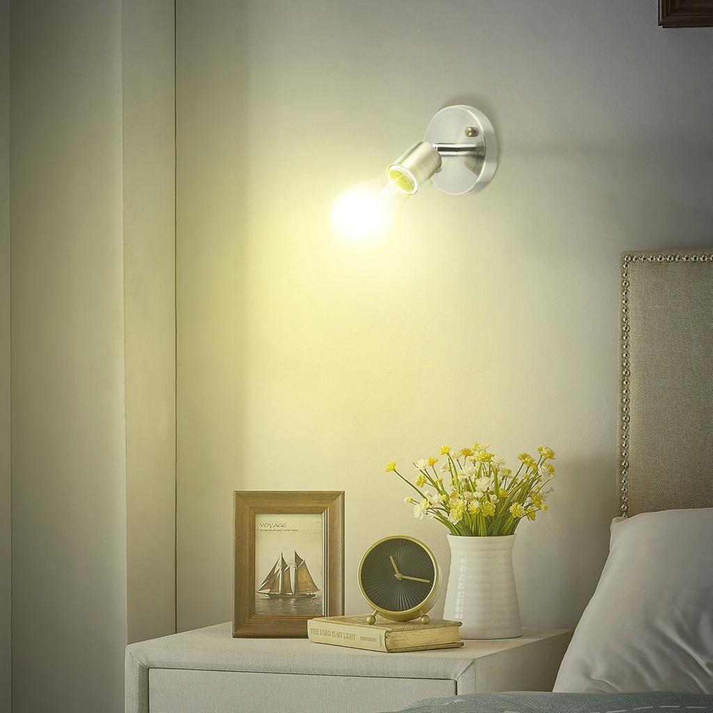 מחזיק מנורה אוניברסלי רטרו ממתכת בצבע נחושת עם פה הברגה מסתובב 180 מעלות ראש מנורה קרמי