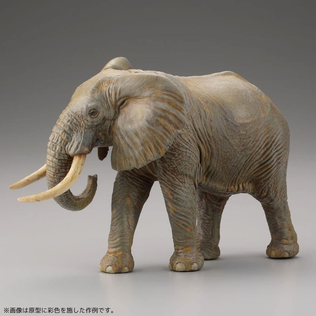 Kaiyodo ART PLA Tourist and African Elephant Set Scale Unpainted Unassembled Plastic Model Kit Molding Color AP010 1/35