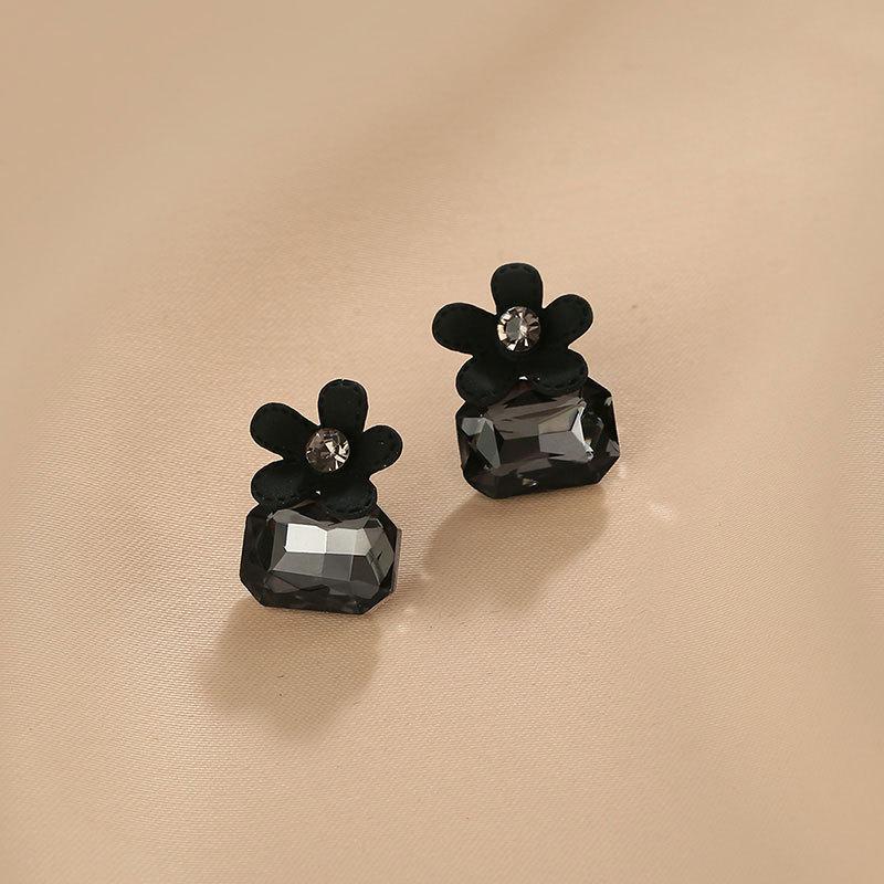 

Серьги-пусеты в виде цветка со стразами - Элегантный дизайн 2024 года для женщин, Ювелирные изделия класса люкс