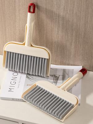 Briskstyle Mini Simple Wall-mounted Dustpan and Broom Set