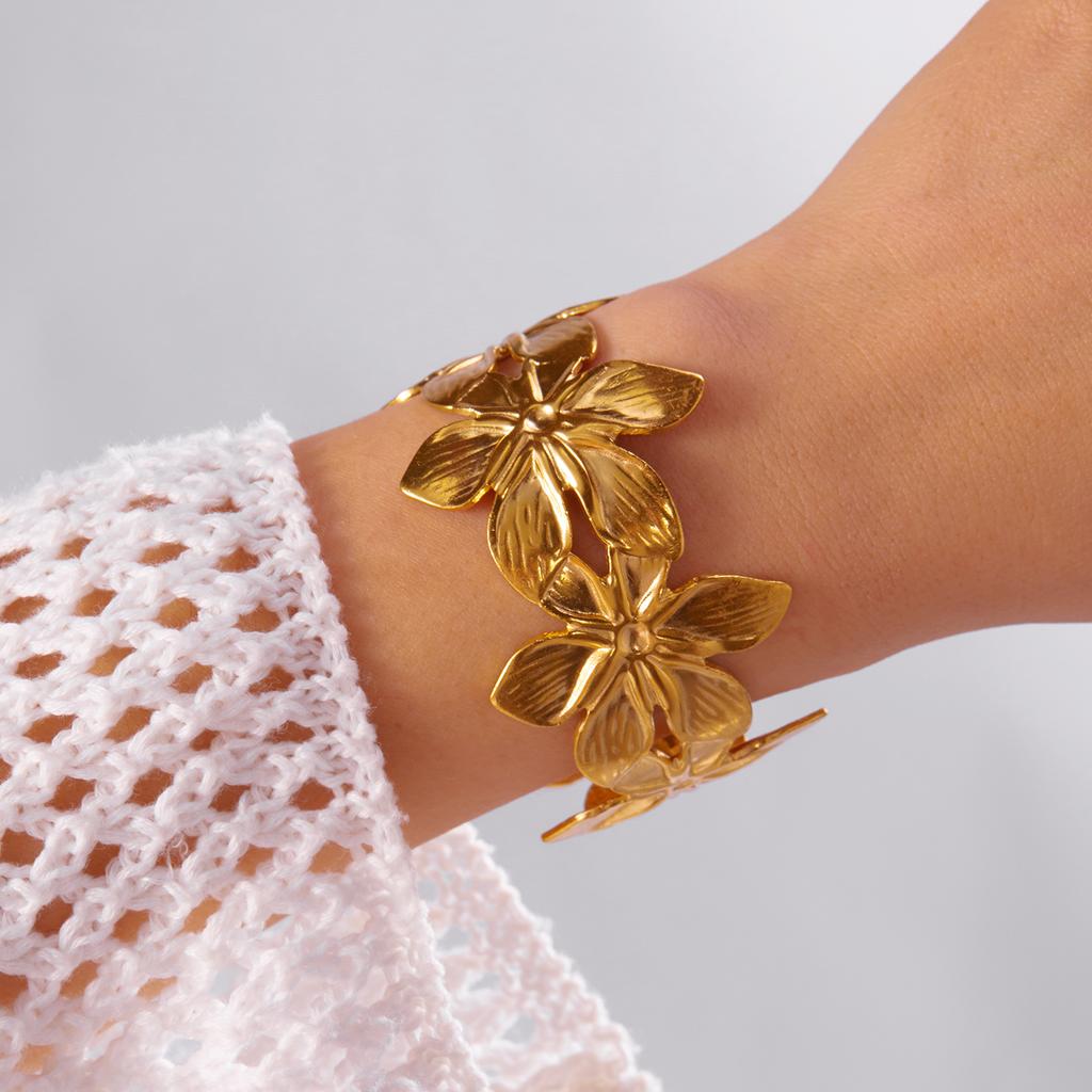 Vintage Stainless Steel Wide Cuff Bangle for Women Gold Color Starfish Flower Heart Open Chunky Exaggerated Bracelet Jewelry