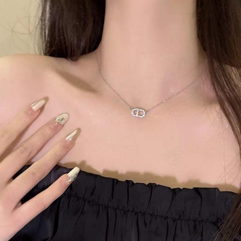 Elegant Pearl Necklace: Trendy, High-End Titanium Steel Clavicle Chain for Women