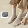 Herbst und Winter Herren einfarbige Mittelrohrsocken Deodorant Schweißabsorbierende Sportsocken Hohe Socken