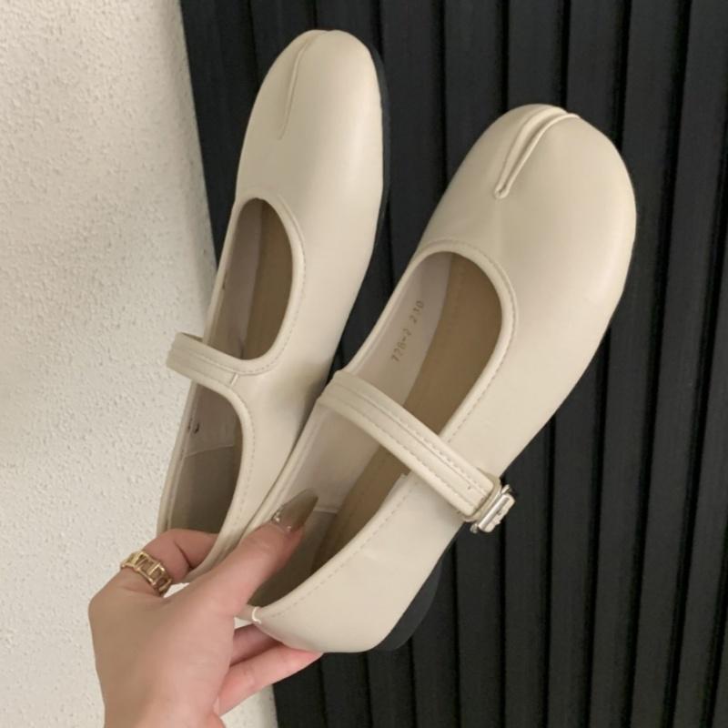 Fashion Mary Janes Fashion Split Toe Ladies Flats Shoes 2025 New Style Female Buckle Strap Footwear Shallow Women Flats Shoes
