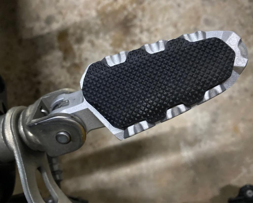 Motorcycle Front Footrest Foot Peg Footpeg Plate Rubber Cover For Ducati Hypermotard 821 Multistrada MTS 950 1260 1200