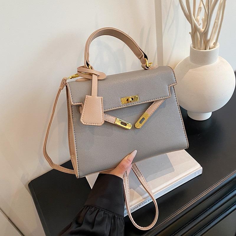 Autumn and Winter New Bags Women's Fashion Versatile Portable Shoulder Bag High Texture Messenger Bag Solid Color High Sense