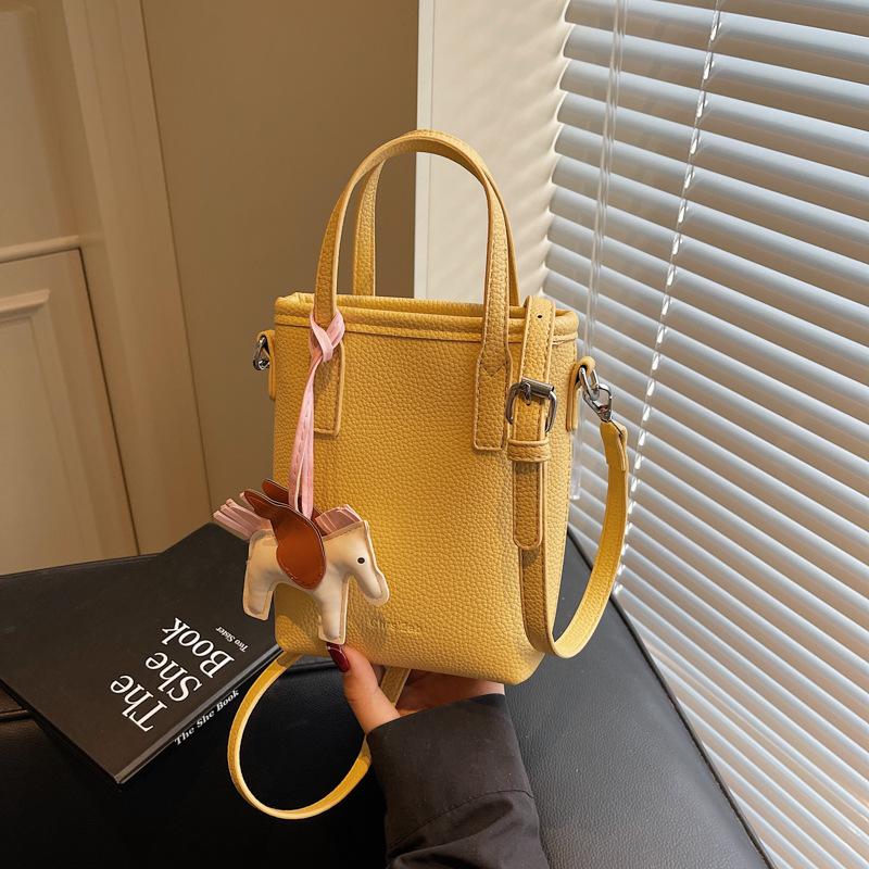 

Простая повседневная женская сумочка 2025 новая модная сумка-ведро летняя популярная универсальная сумка-мессенджер