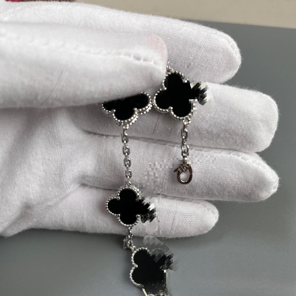 Brățară de damă din aur de 18k cu trifoi cu patru foi din sidef dublu față