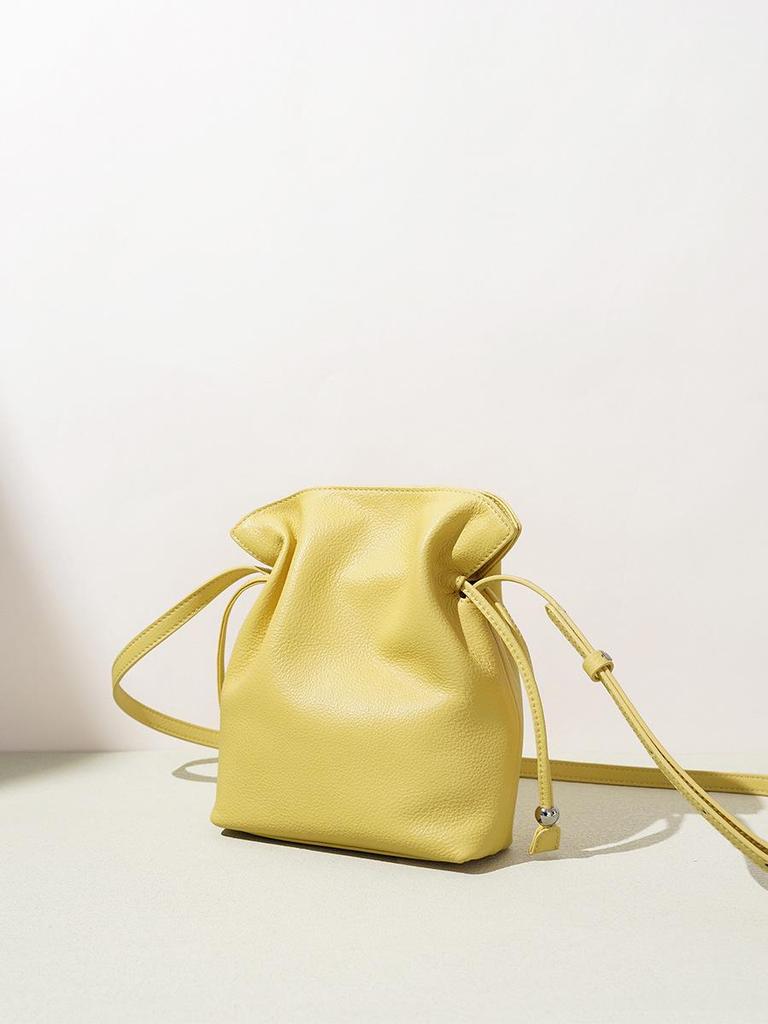 Koreanische Leder-Kordelzug-Wolken-Umhängetasche - Vielseitige Tasche für Damen, Handy & Pendler