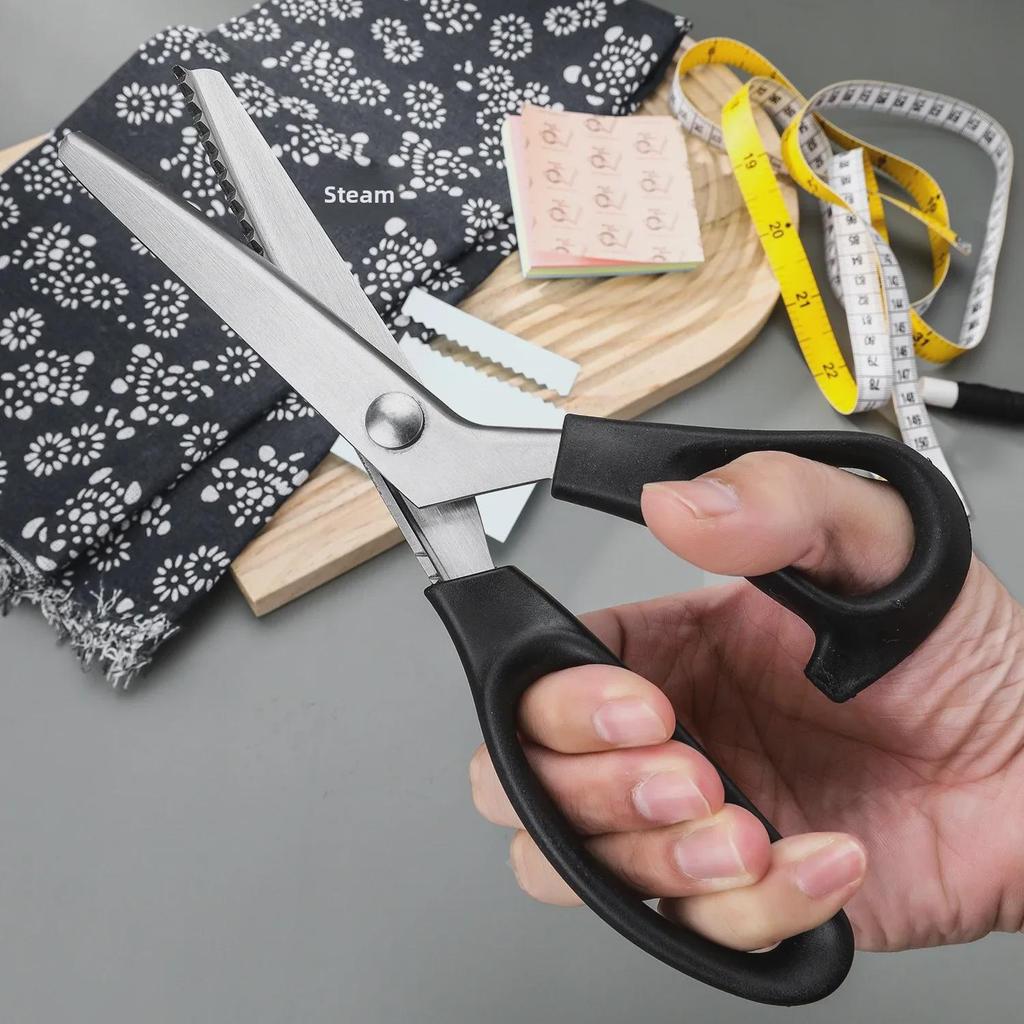 Handgefertigte Spitzenschere: Schneiderschere mit Zackenklinge und Musterklinge, dreieckig, mit Hundezahnklinge