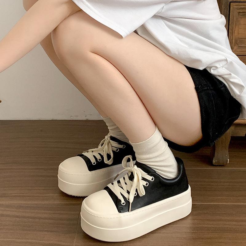 Fashionable commuting retro height increasing thick soled white shoes for women 2025 new spring casual sports board shoes
