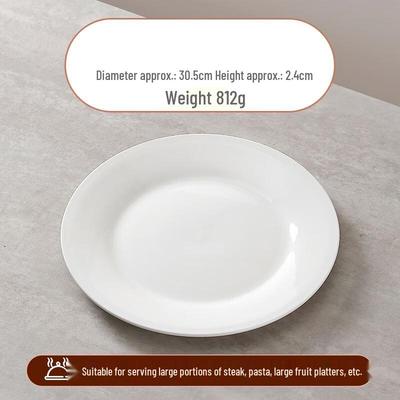 Čistě bílý keramický jídelní talíř