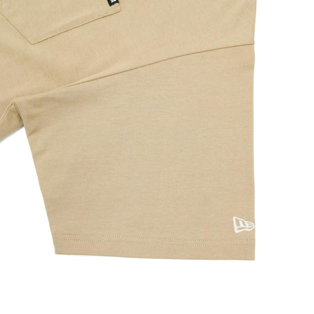 New Era Oversized Baumwoll-Taschen-T-Shirt mit Mini-Markenlogo, Kamel, XL, Exklusiv bei ONSPOTZ